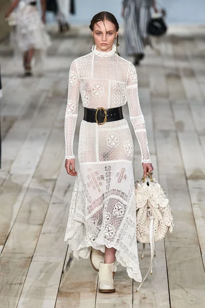 Look 19